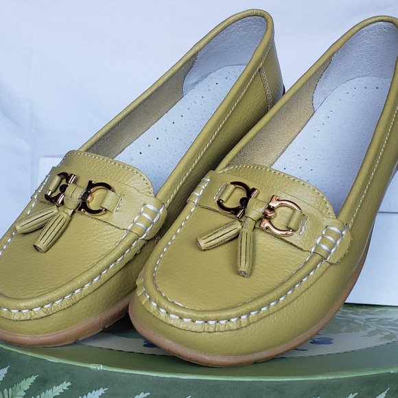Shoes - Leather Loafer with Rubber Sole, Size 9.5 Women